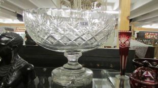 A large oval Georgian footed glass fruit bowl in good condition, 42 cm wide x 31 cm high. Collect