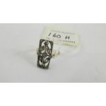 An art deco ring set diamonds, size O.