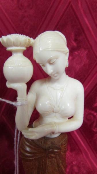 An antique carved ivory and wood female figure. Available for UK shipping only. - Image 2 of 3