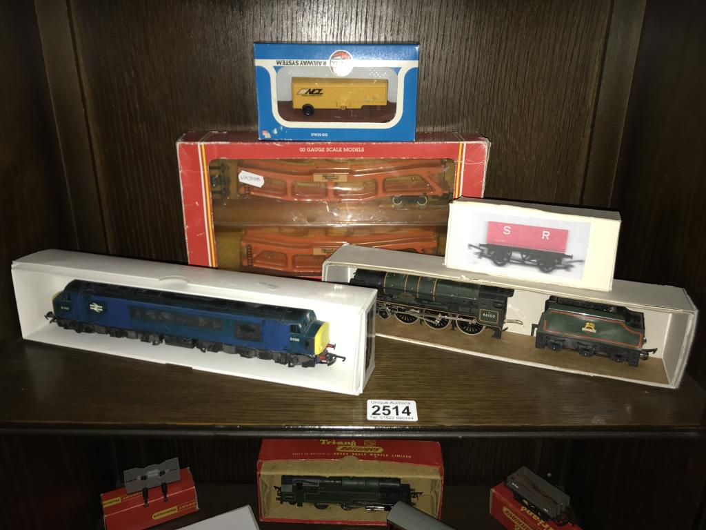 2 boxed trains Loco (D100) and ROyal Scot (46100) plus 3 pieces of rolling stock