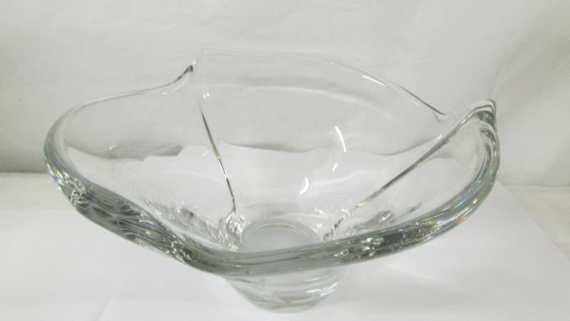 A heavy studio glass bowl. Collect only. - Image 2 of 3