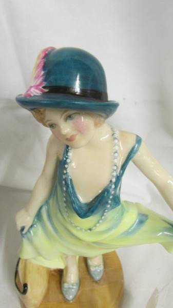 A limited edition Royal Doulton figurine "Dressing Up", HN3300, 544/9500. - Image 2 of 3