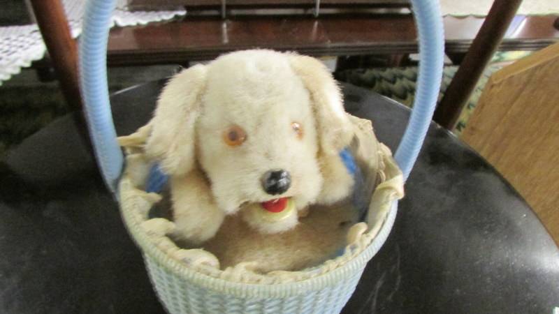 A Rock Valley Toys wind up dog in basket. (In working order) - Image 2 of 2
