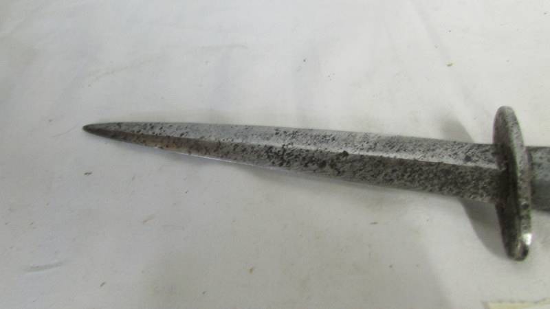 A Commando (Fairbairn Sykes) WW2 dagger. - Image 3 of 3