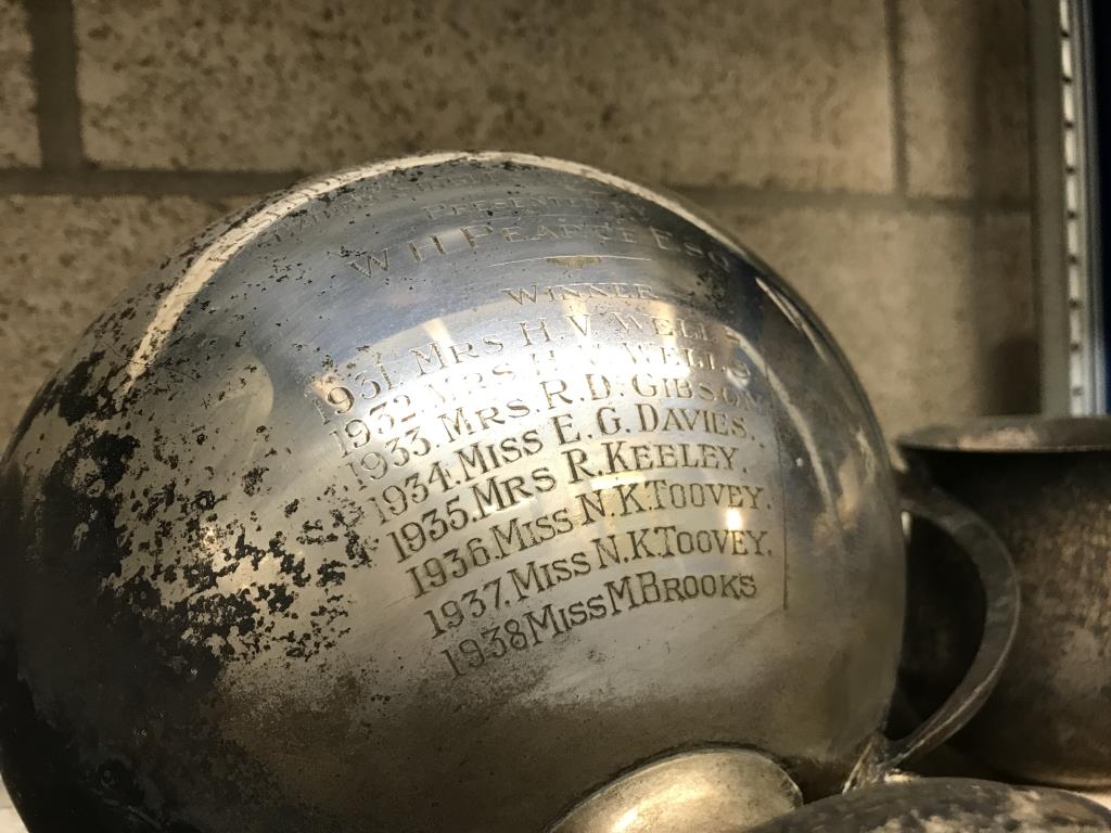 1931 - 1940 Silver plated ladies tennis trophy, Indian brass tray, goblet and tankard - Image 5 of 5