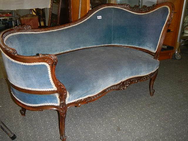 A mahogany framed Victorian sofa in blue. - Image 2 of 4