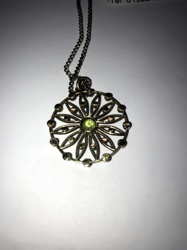 A 15ct gold pendant set peridot and seed pearls on a 9ct gold chain. - Image 4 of 7