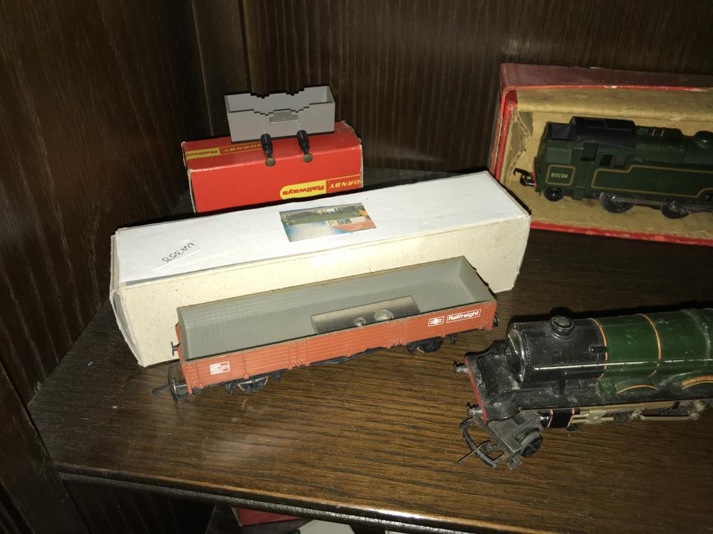 2 boxed trains. Princess Elizabeth (46201) and Loco (82004) plus 3 pieces of rolling stock and 1 - Image 2 of 3