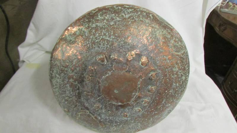 A large antique copper two handled pot. Collect only. - Image 2 of 2