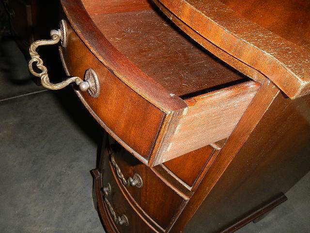 A mahogany double pedestal desk. 115cm x 54cm x 75cm, kneehole 53cm x height 51cm - Image 2 of 3