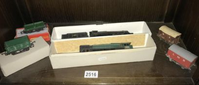 2 boxed trains. Loco 92220 and Loco 48073 plus 4 pieces of rolling stock