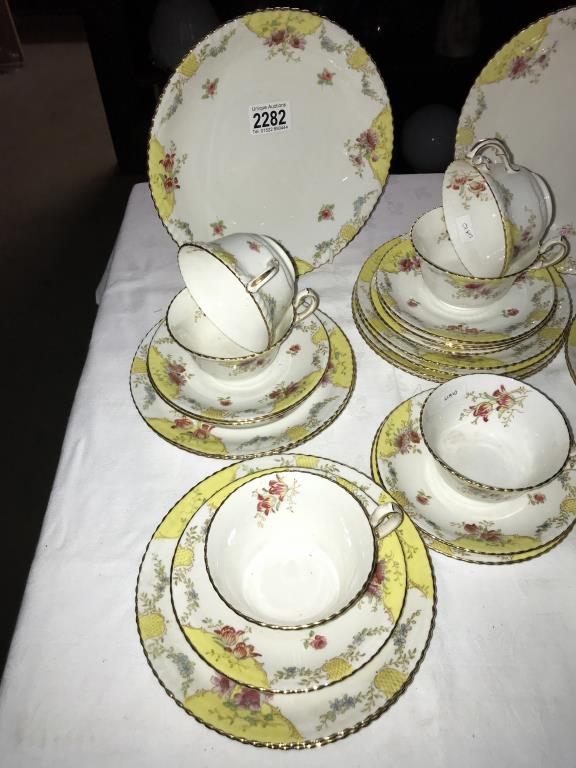 A vintage tea set - Image 2 of 4