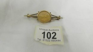 A 1918 Sovereign set in a brooch, total weight 14.7 gram.