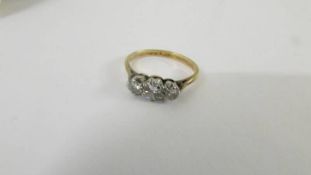 A 40pt 18ct yellow gold three stone diamond ring size M Weight 2.6g