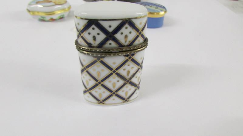 A Victorian French ring box and seven assorted trinket boxes. - Image 4 of 8