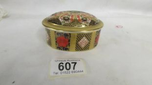 A Royal Crown Derby 'Old Imari' pattern trinket pot.