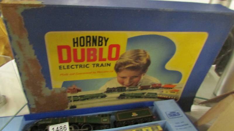 A Hornby Dublo electric train set with power control unit A3. - Image 2 of 4