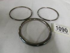 Three silver bangles, 103 grams.