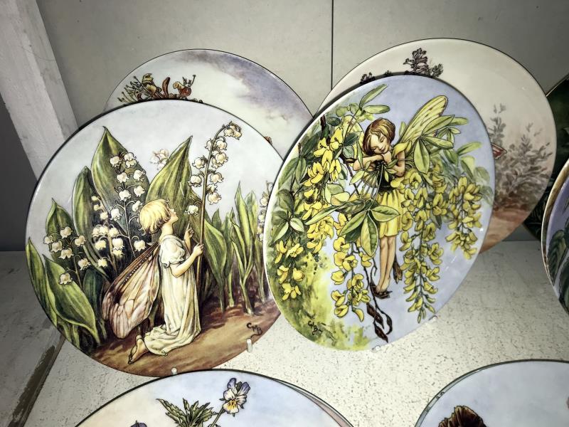 23 Wedgwood fairy collectors cabinet plates - Image 2 of 6