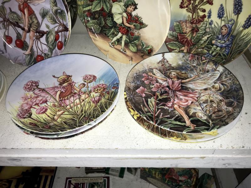 23 Wedgwood fairy collectors cabinet plates - Image 5 of 6