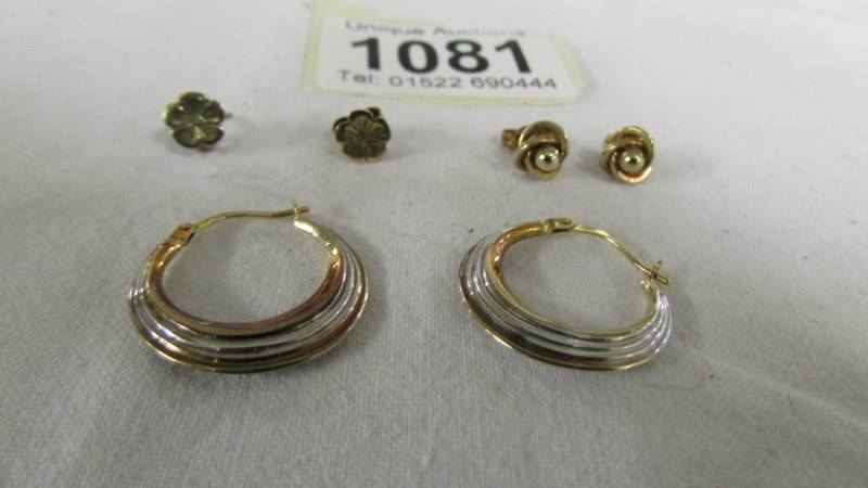 A pair of 9ct gold hoops together with two pairs of 9ct gold studs. - Image 2 of 2