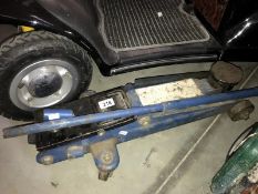 A good trolley jack, model TJ4000 (COLLECT ONLY)