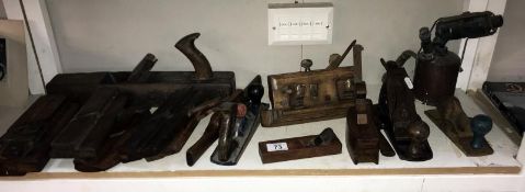A quantity of vintage moulding and other planes