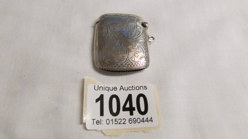 A silver vesta case, 18.2 grams.