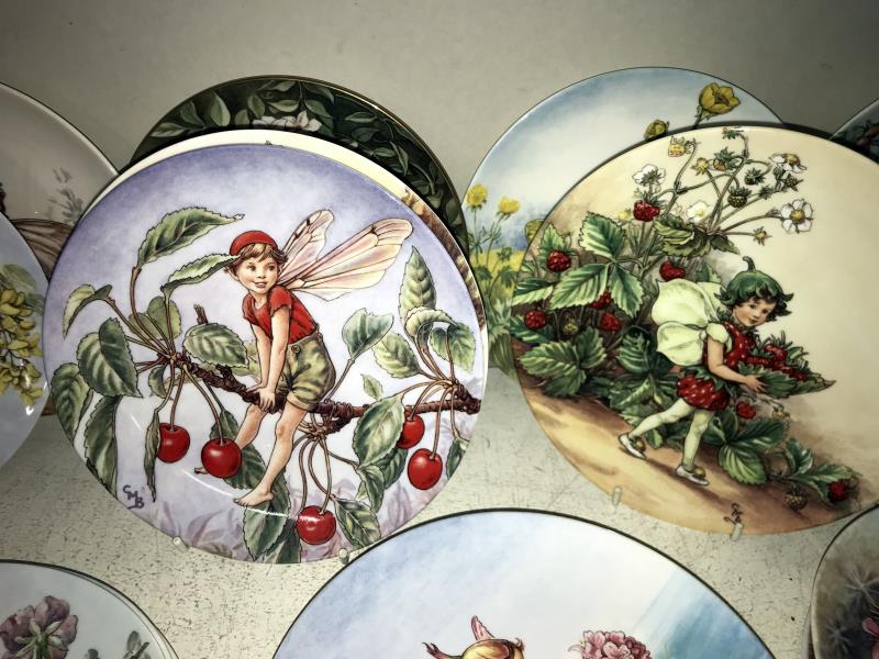 23 Wedgwood fairy collectors cabinet plates - Image 3 of 6