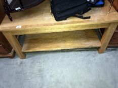 An oak coffee table (52cm x 98cm x 47cm) (COLLECT ONLY)