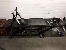 A fox hunter hydraulic motorcycle lift, Max load 1000lbs (COLLECT ONLY)