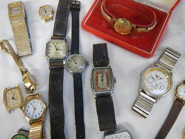 A mixed lot of vintage and other watches. - Image 2 of 3