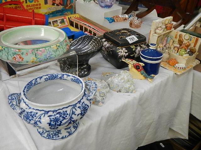 A good mixed lot of ceramics. (Collect only)