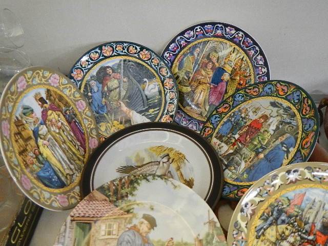 A mixed lot of collector's plates (collect only). - Image 2 of 3