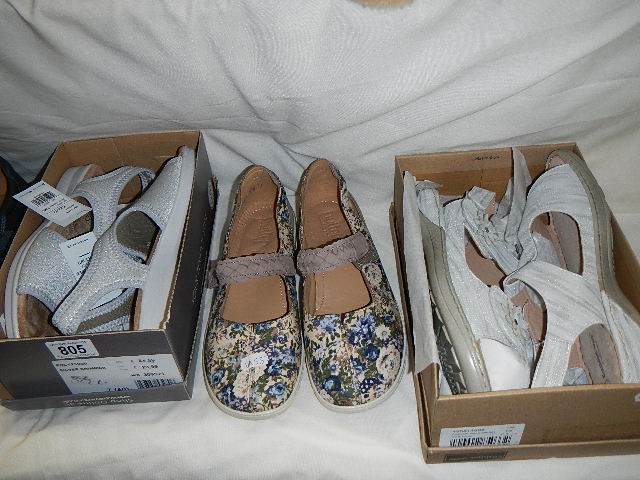 A quantity of boxed ladies shoes and sandals. - Image 2 of 3