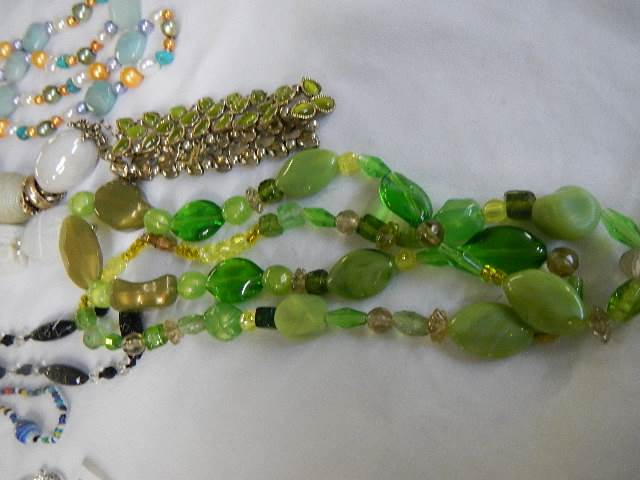 A mixed lot of assorted coloured necklaces. - Image 3 of 4