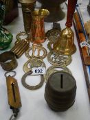 A mixed lot of brass ware including horse brasses.