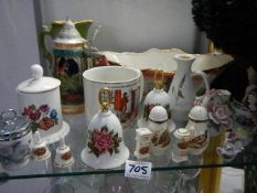 A mixed lot of collectable ceramics.