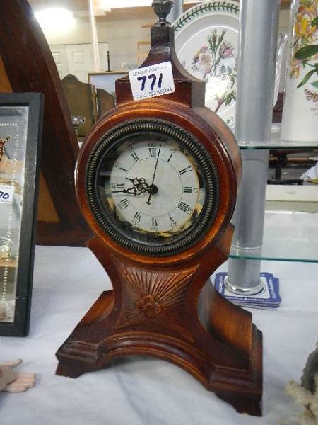 A modern battery mantel clock.