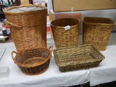A mixed lot of basket ware.