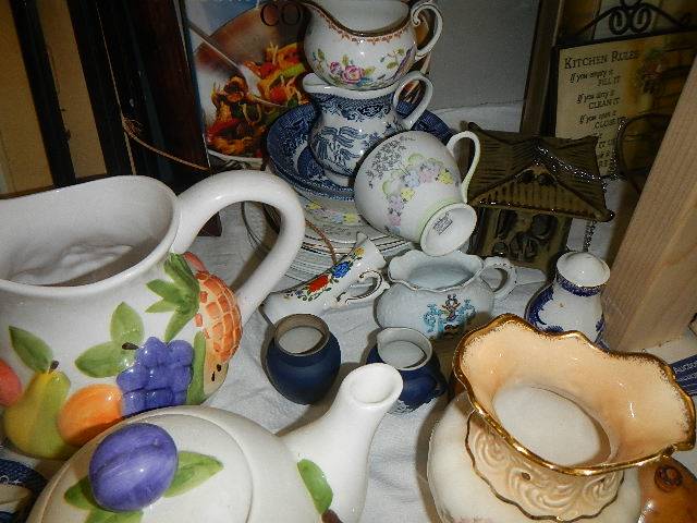 A mixed lot of ceramics including blue and white. - Image 2 of 4