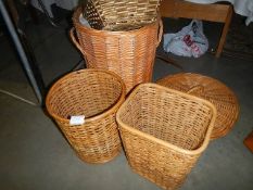 A mixed lot of basket ware.