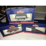 3 boxed Bachman rolling stock