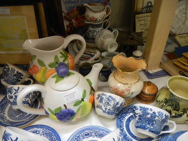 A mixed lot of ceramics including blue and white. - Image 3 of 4