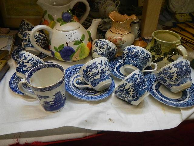 A mixed lot of ceramics including blue and white. - Image 4 of 4