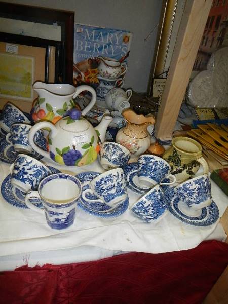 A mixed lot of ceramics including blue and white.