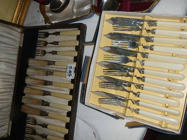 A mixed lot of cutlery sets. - Image 2 of 2