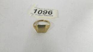 A 9ct gold ring, size P. 3.3 grams.