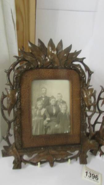A pair of 19th-century carved wood photograph frames (1 a/f). - Image 2 of 7