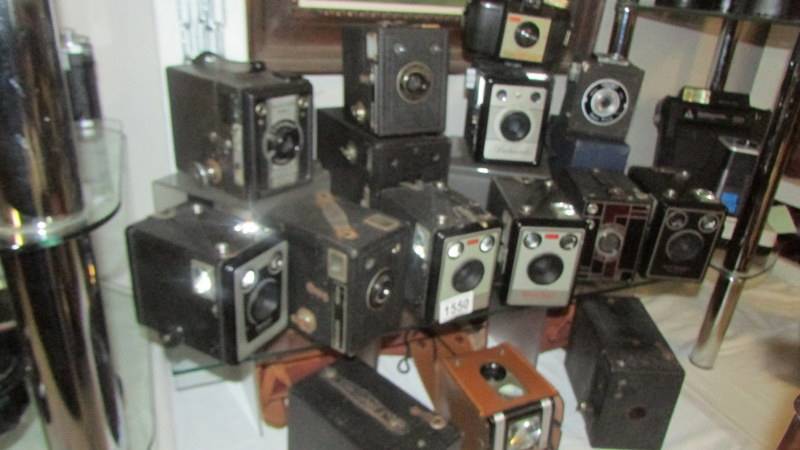 A mixed lot of vintage camera's, 15 in total.